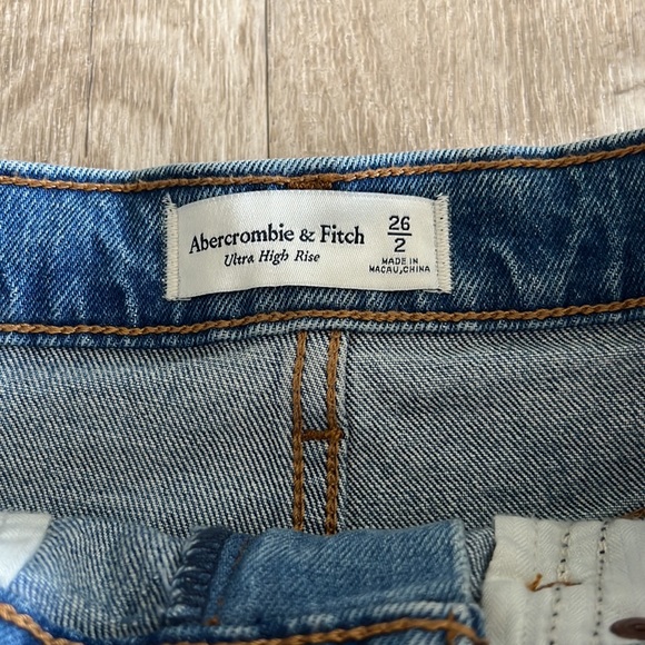 NWT Abercrombie & Fitch Ultra High Rise Denim Skirt. - Picture 5 of 9